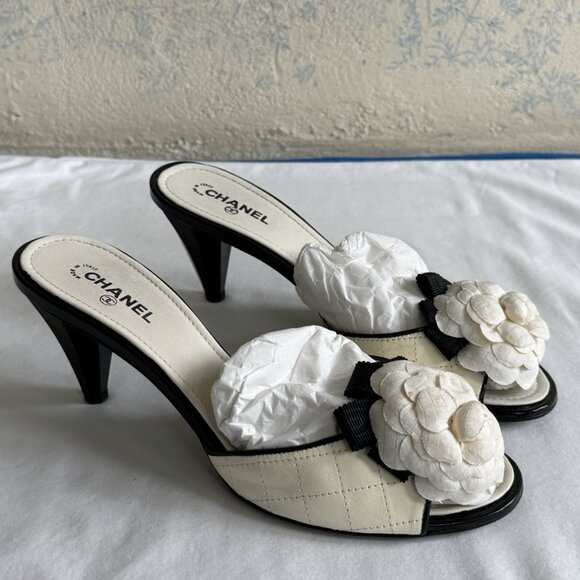 CHANEL 2007 Cruise Camellia Quilted Leather Mules Heels - Picture 4 of 16